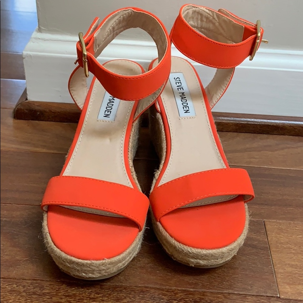 Never worn!! Steve Madden Wedges